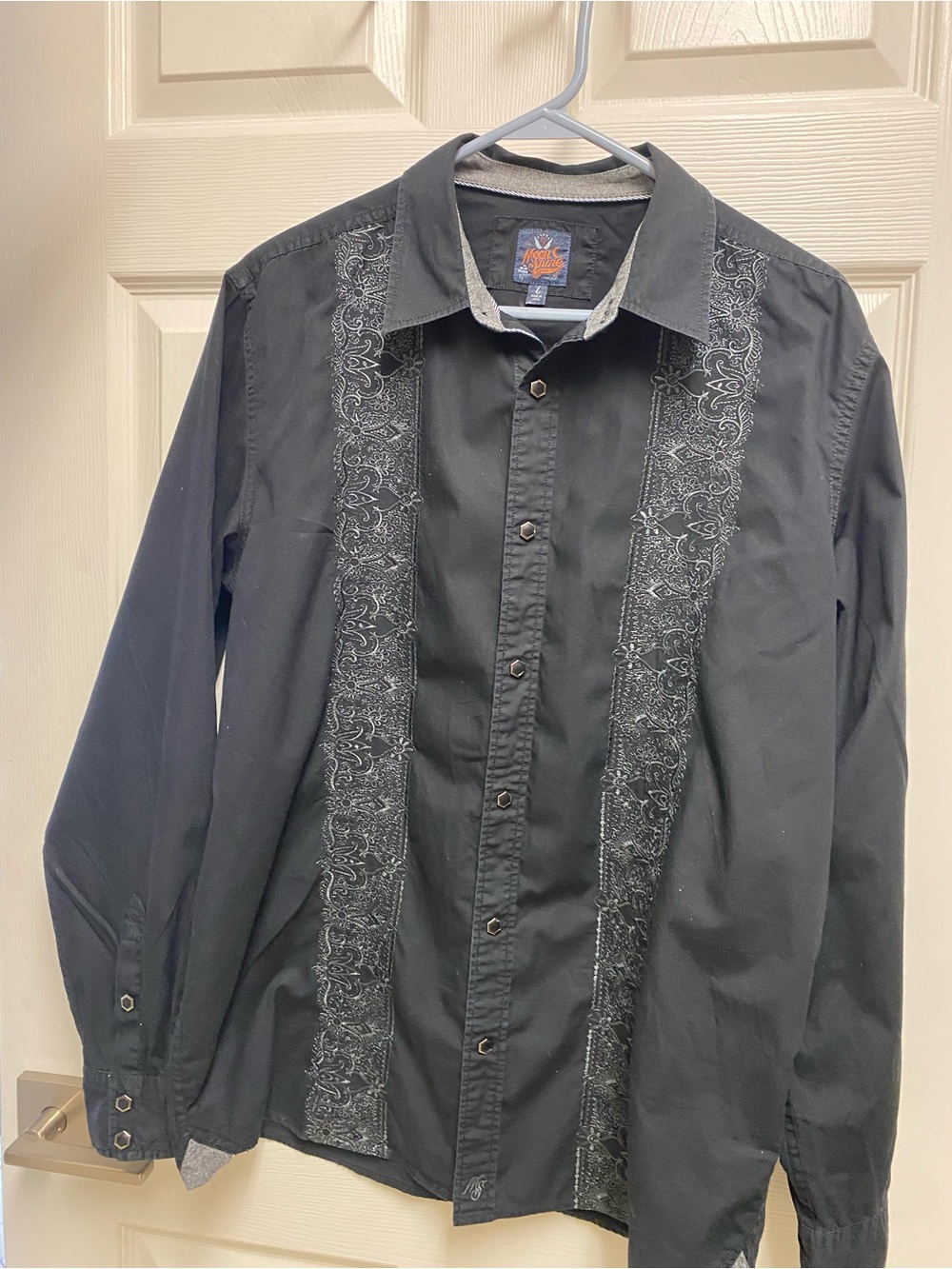 Men's Black Embroidered Long-Sleeve Button-Down Shirt